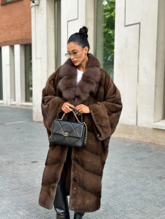 Шуба из меха норки с воротником из куницы - цвет соболь