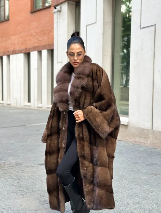 Шуба из меха норки с воротником из куницы - цвет соболь