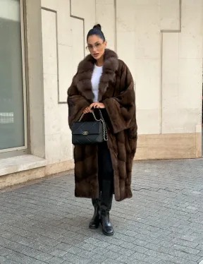 Шуба из меха норки с воротником из куницы - цвет соболь