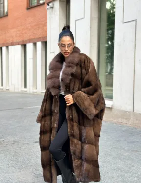 Шуба из меха норки с воротником из куницы - цвет соболь