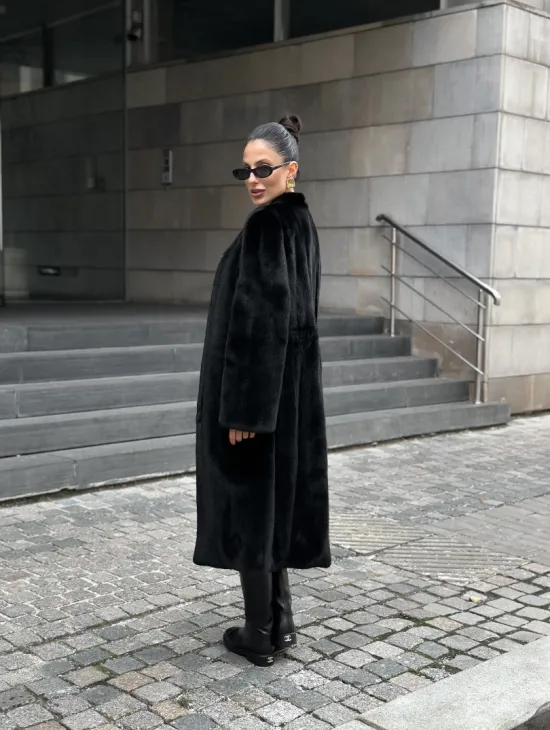 Модная шуба из меха норки Saga furs