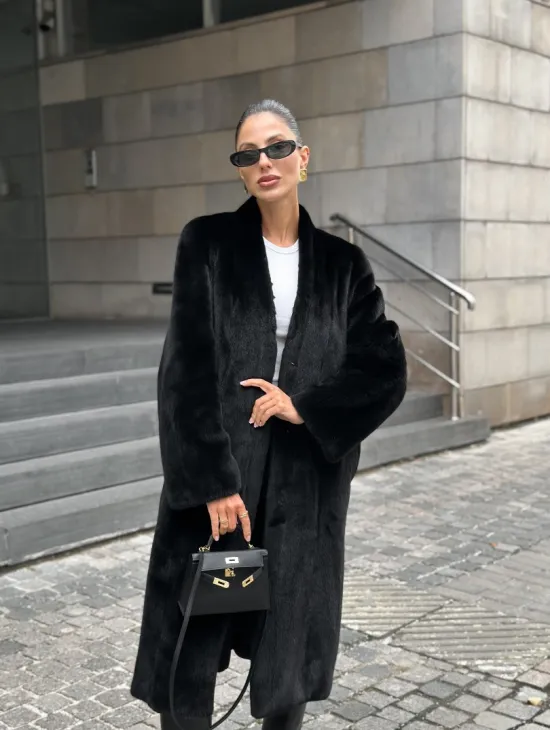 Модная шуба из меха норки Saga furs