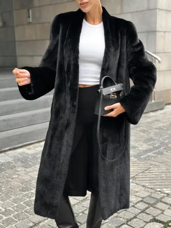 Модная шуба из меха норки Saga furs