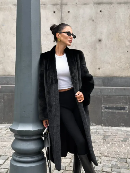 Модная шуба из меха норки Saga furs