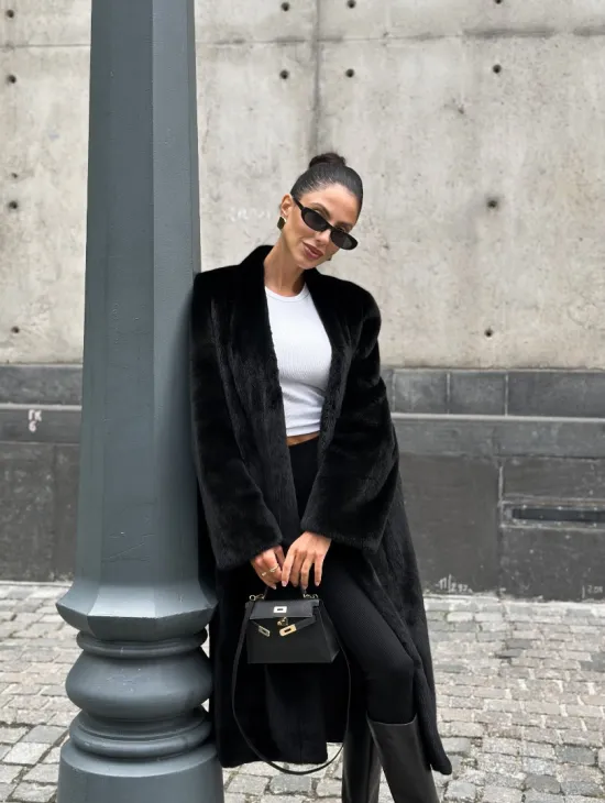 Модная шуба из меха норки Saga furs