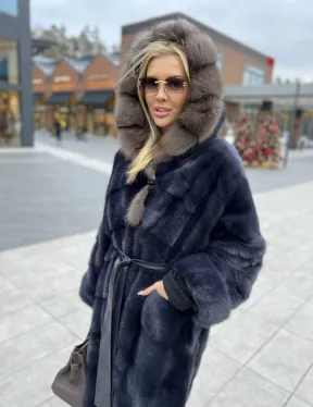 Норковая шуба с капюшоном из меха куницы - цвет инфинити (темно-синий)