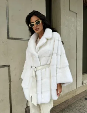 Норковая шубу Saga furs в белом цвете фасон - летучая мышь