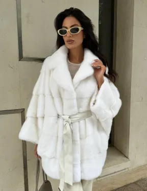 Норковая шубу Saga furs в белом цвете фасон - летучая мышь