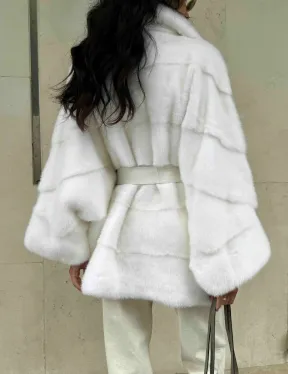 Норковая шубу Saga furs в белом цвете фасон - летучая мышь