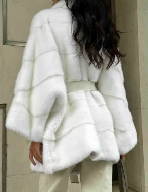 Норковая шубу Saga furs в белом цвете фасон - летучая мышь