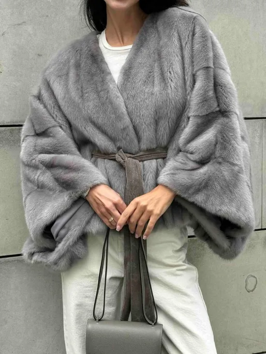 Модная летучая мышь из меха норки - цвет серый