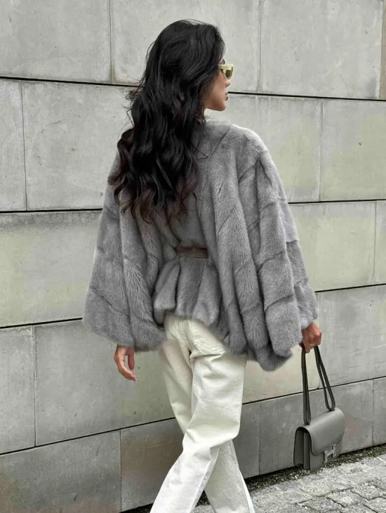 Модная летучая мышь из меха норки - цвет серый