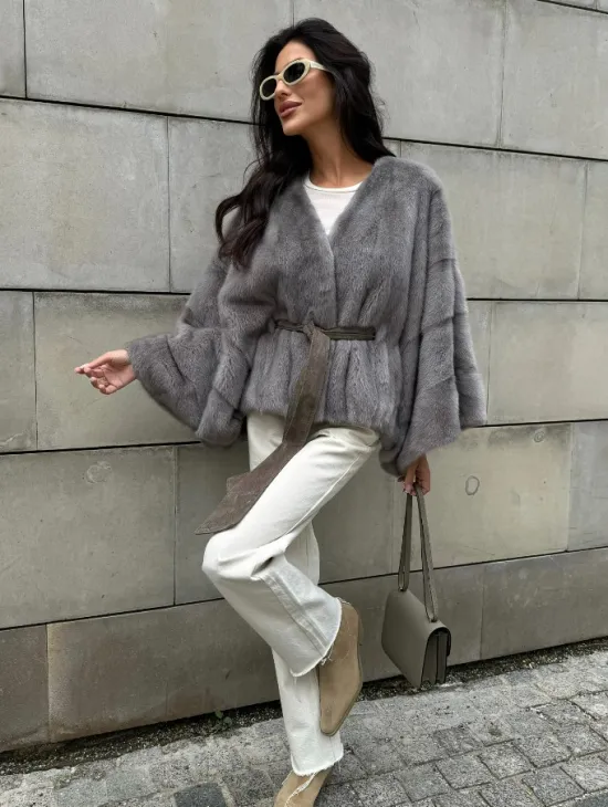 Модная летучая мышь из меха норки - цвет серый