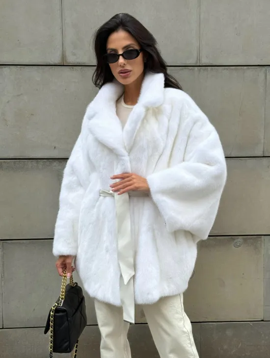 Белая шуба из норки SAGA летучая мышь английский ворот