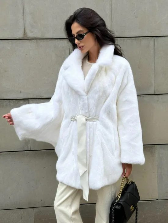 Белая шуба из норки SAGA летучая мышь английский ворот
