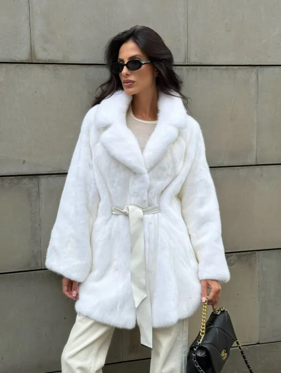 Белая шуба из норки SAGA летучая мышь английский ворот