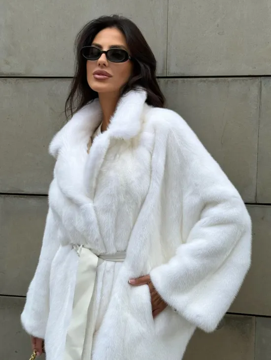 Белая шуба из норки SAGA летучая мышь английский ворот