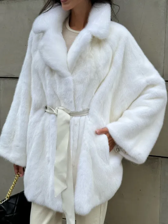 Белая шуба из норки SAGA летучая мышь английский ворот