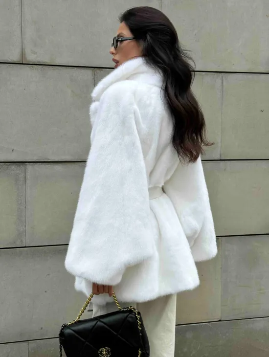 Белая шуба из норки SAGA летучая мышь английский ворот