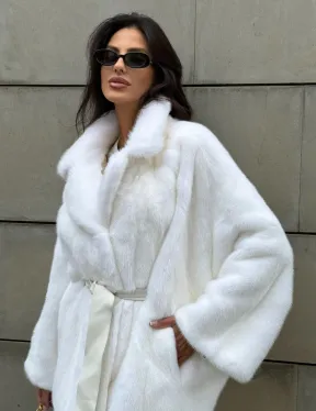 Белая шуба из норки SAGA летучая мышь английский ворот