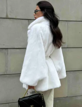 Белая шуба из норки SAGA летучая мышь английский ворот