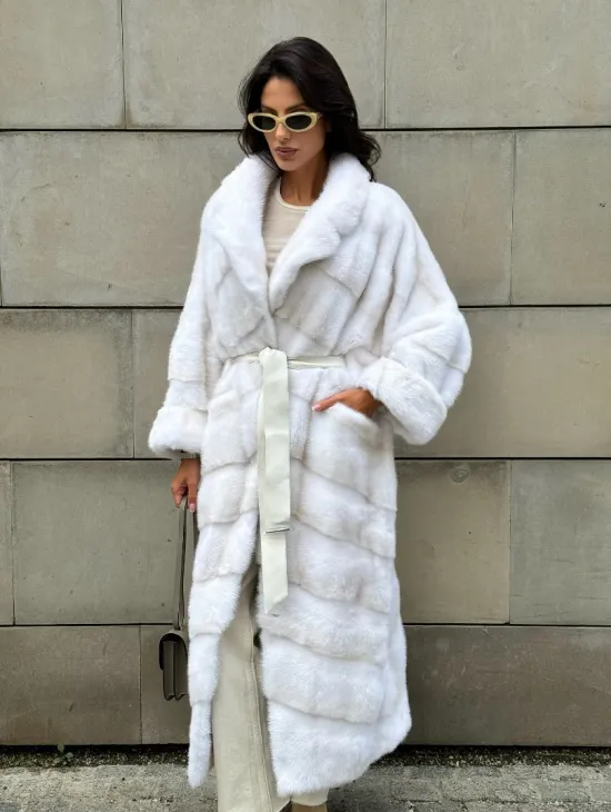 Светлая норковая шуба с английским воротом - цвет паломино