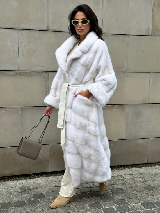 Светлая норковая шуба с английским воротом - цвет паломино