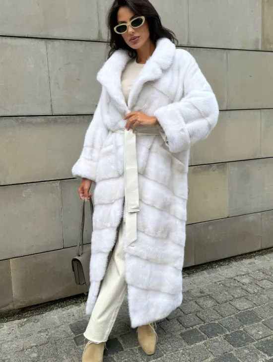 Светлая норковая шуба с английским воротом - цвет паломино