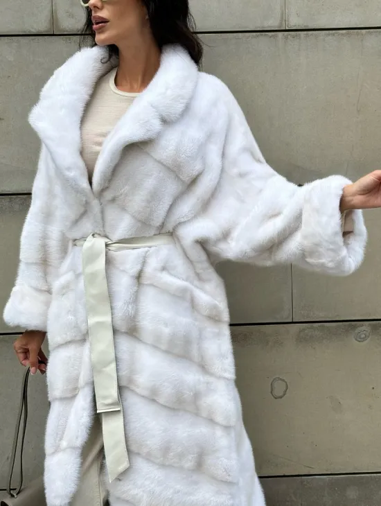 Светлая норковая шуба с английским воротом - цвет паломино