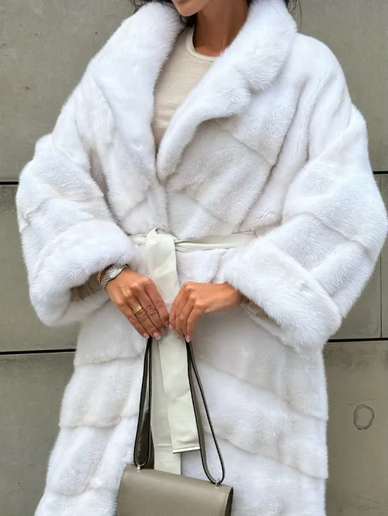 Светлая норковая шуба с английским воротом - цвет паломино