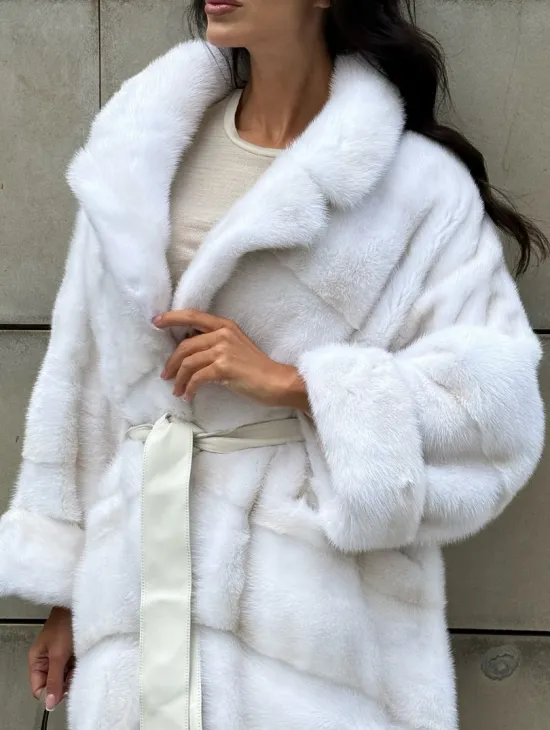 Светлая норковая шуба с английским воротом - цвет паломино