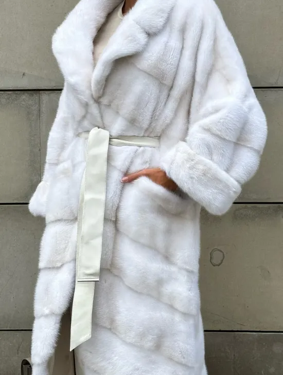 Светлая норковая шуба с английским воротом - цвет паломино