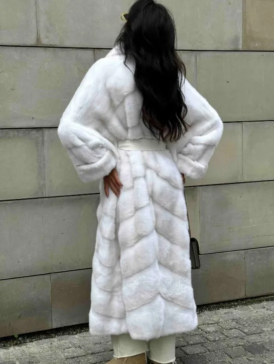 Светлая норковая шуба с английским воротом - цвет паломино