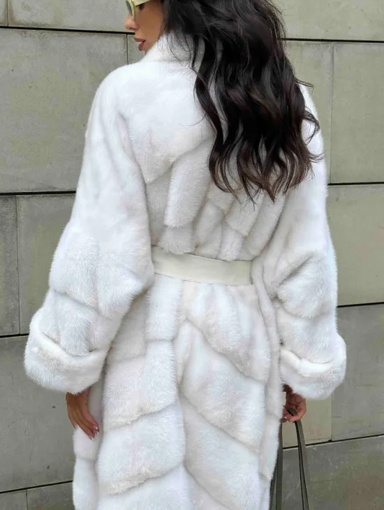 Светлая норковая шуба с английским воротом - цвет паломино