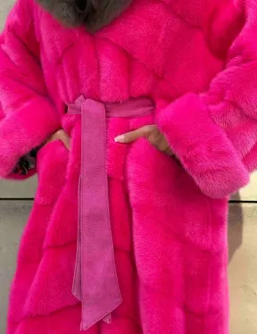 Шуба норковая с капюшоном из меха куницы - цвет фуксия