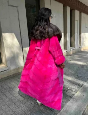 Шуба норковая с капюшоном из меха куницы - цвет фуксия