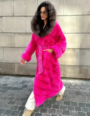 Шуба норковая с капюшоном из меха куницы - цвет фуксия