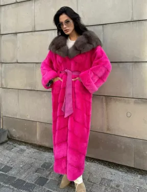 Шуба норковая с капюшоном из меха куницы - цвет фуксия