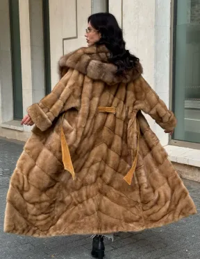 Норковая шуба с капюшоном из меха куницы - цвет карамель