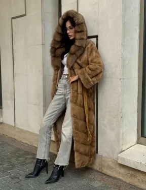 Норковая шуба с капюшоном из меха куницы - цвет карамель