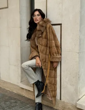 Норковая шуба с капюшоном из меха куницы - цвет карамель