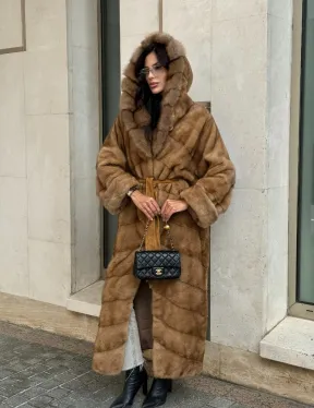 Норковая шуба с капюшоном из меха куницы - цвет карамель