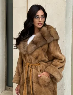 Норковая шуба с капюшоном из меха куницы - цвет карамель