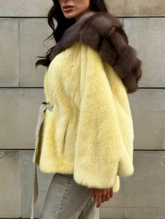 Женское норковое пончо с капюшоном из меха куницы