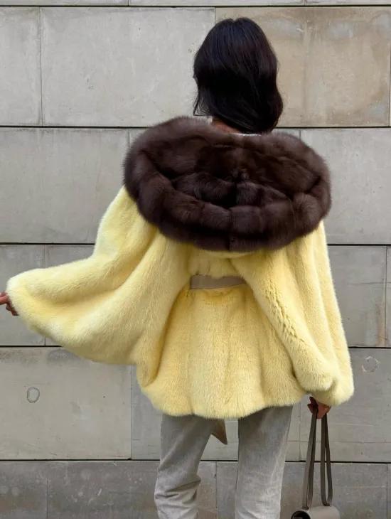 Женское норковое пончо с капюшоном из меха куницы