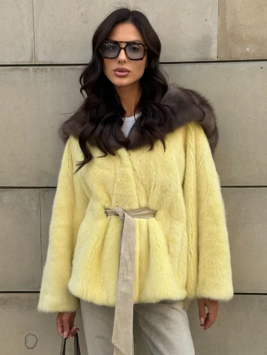 Женское норковое пончо с капюшоном из меха куницы