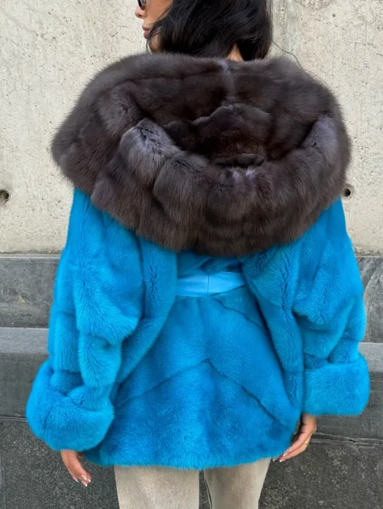 Норковый полушубок с капюшоном из меха куницы - цвет голубой