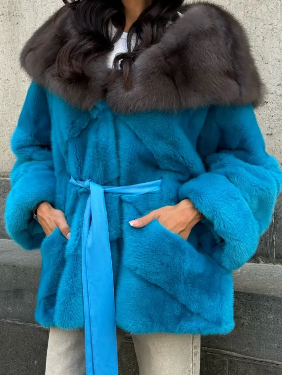 Норковый полушубок с капюшоном из меха куницы - цвет голубой