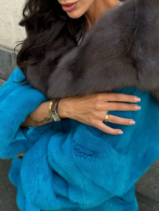 Норковый полушубок с капюшоном из меха куницы - цвет голубой