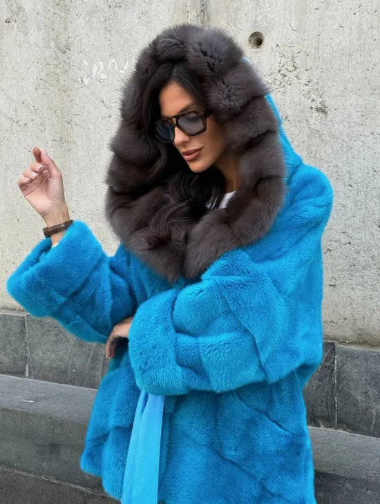 Норковый полушубок с капюшоном из меха куницы - цвет голубой
